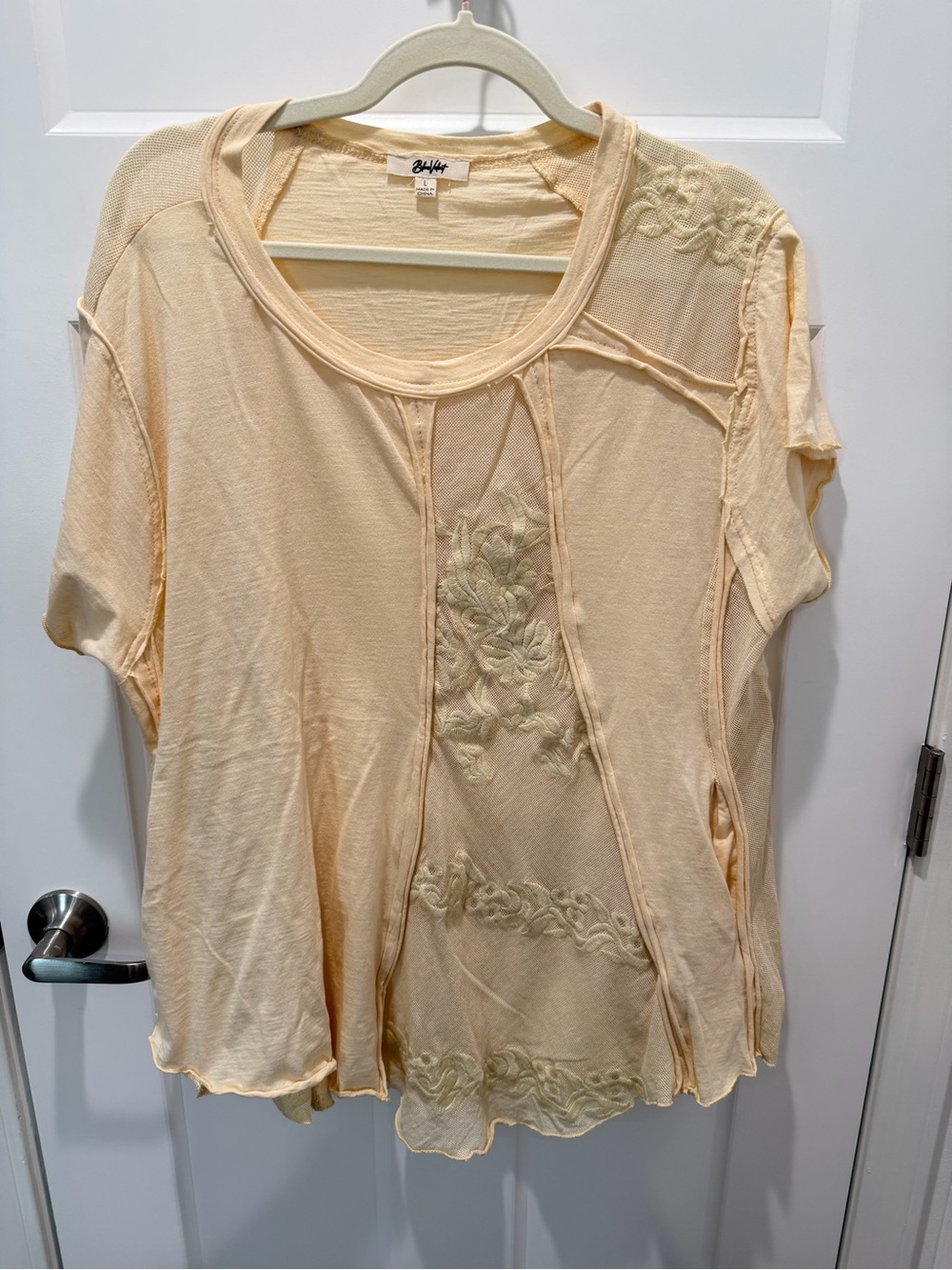 BlueVelvet Soft Cream Embroidered Short Sleeve Top